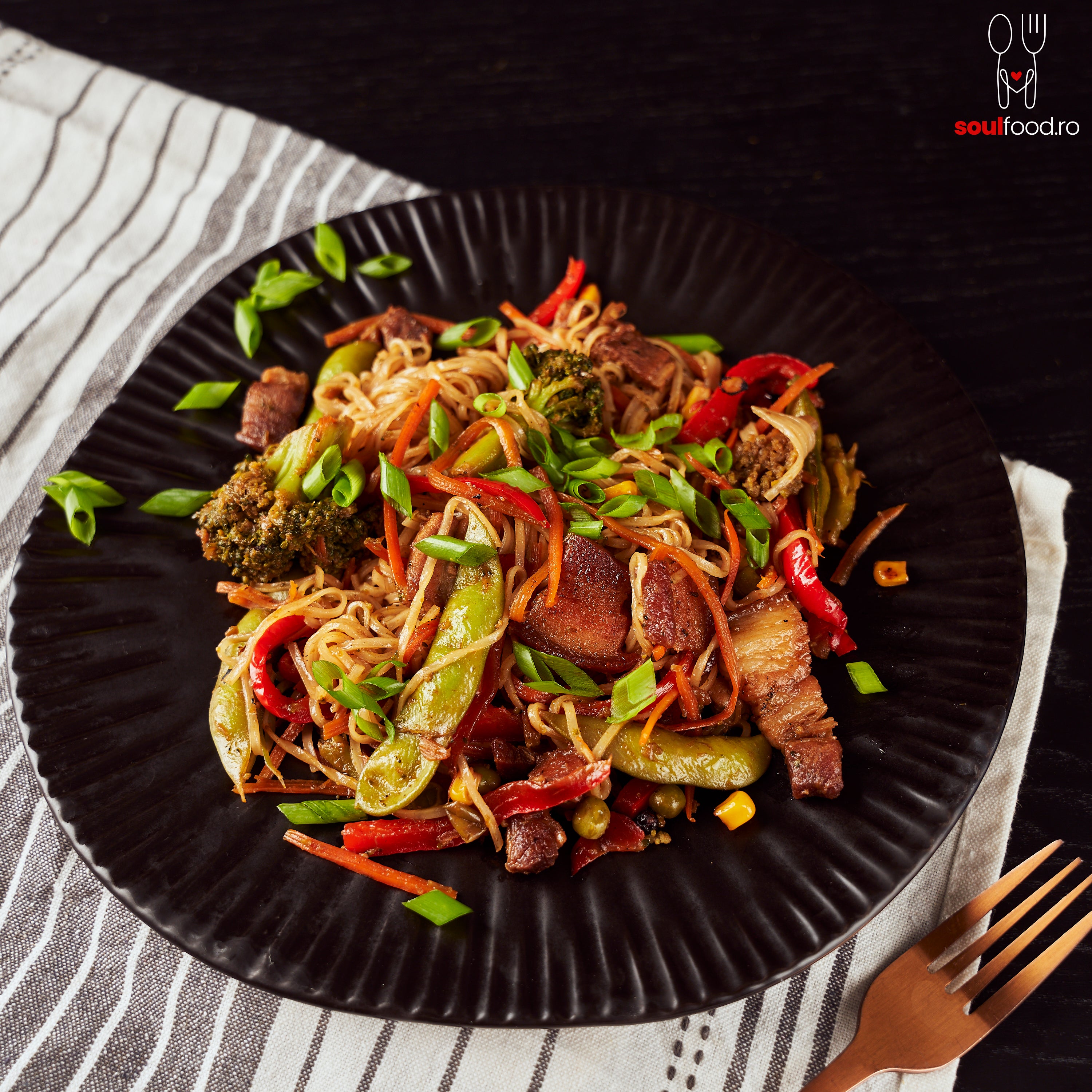 Tăiţei chinezeşti cu Legume şi Burtă de Porc