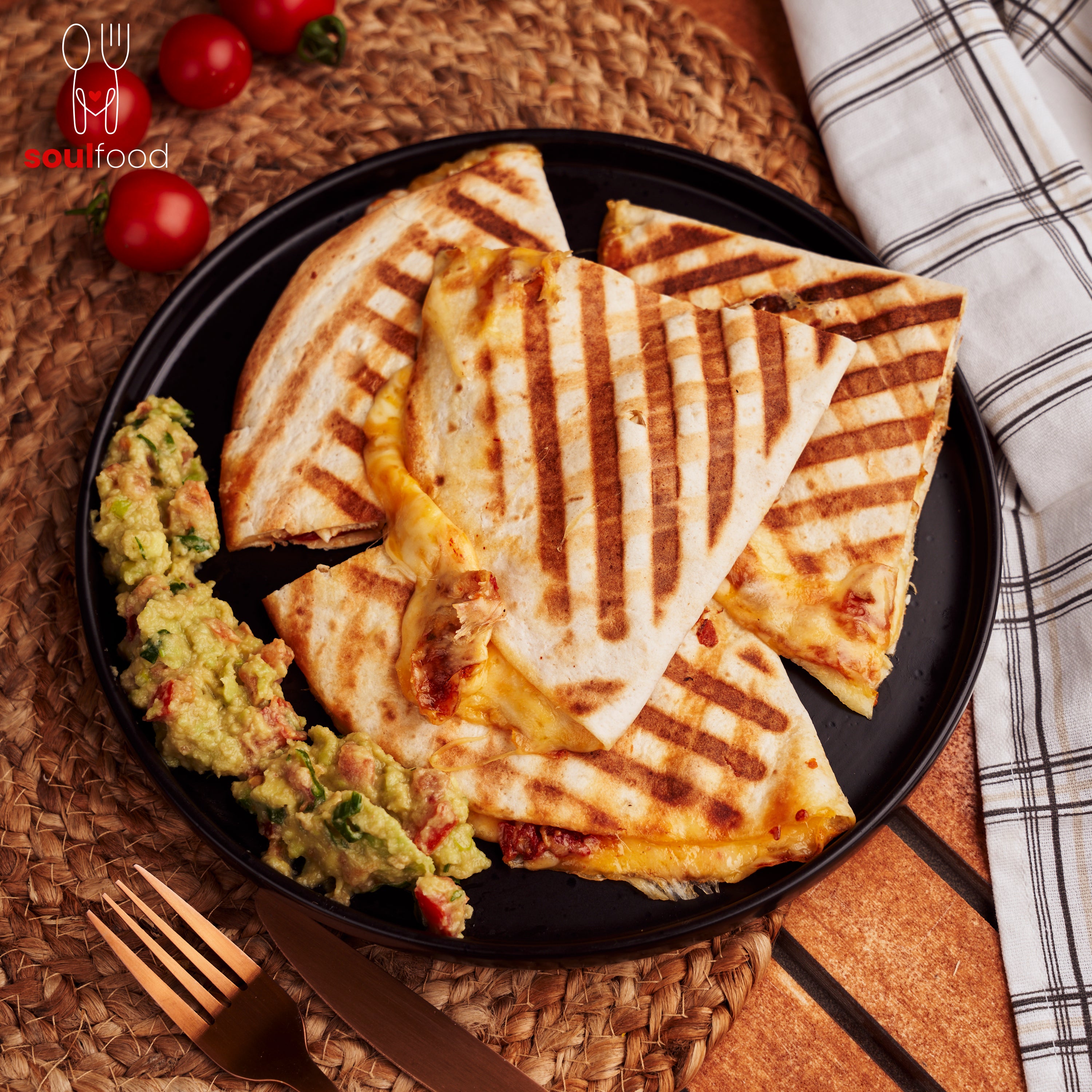 Quesadilla de Pui si Guacamole - Soulfood